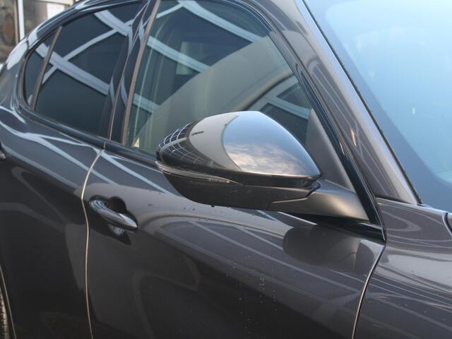 Alfa Romeo Stelvio 2.0 Turbo Aut. AWD B-Tech | Navi | Xenon | Camera | Veloce Int. | Schuif/Kanteldak | 20" | Apple Carplay | Keyless | Dashboard Leder