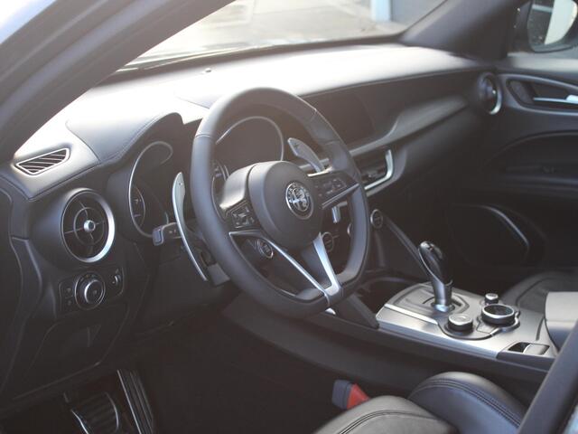 Alfa Romeo Stelvio 2.0 Turbo Aut. AWD B-Tech | Navi | Xenon | Camera | Veloce Int. | Schuif/Kanteldak | 20" | Apple Carplay | Keyless | Dashboard Leder