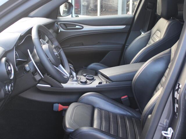 Alfa Romeo Stelvio 2.0 Turbo Aut. AWD B-Tech | Navi | Xenon | Camera | Veloce Int. | Schuif/Kanteldak | 20" | Apple Carplay | Keyless | Dashboard Leder