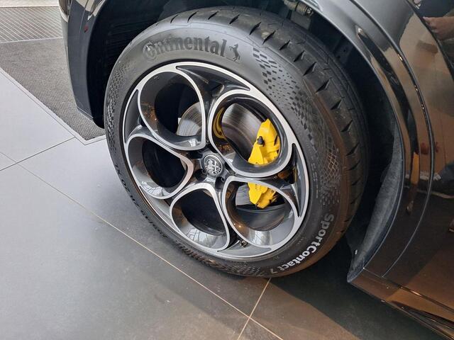 Alfa Romeo Stelvio 2.0 T AWD Veloce 280PK Pano Dak Soundsysteem Theatre 400 Watt 20 Inch Leer Camera stuurwiel verwarmd ACC