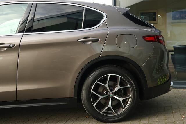 Alfa Romeo Stelvio 2.0 T AWD Super / Pano / Camera