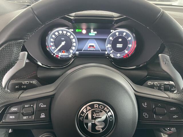 Alfa Romeo Tonale 1.5 Hybrid 160PK VGT TCT7 Veloce Automaat - Climate control - Cruise control -Park. sensoren V+A - Navi full map - A-uitrijcamera - LMV 19"- V.Stoelen verwarmb. - Stuurflippers - Digitaal instrumentenpaneel - Matrix verlicht