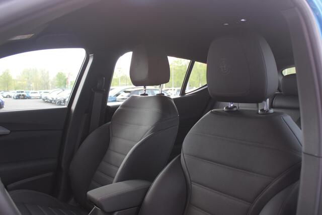 Alfa Romeo Tonale 1.5T 160PK AUTOMAAT Hybrid Ti | NIEUWE AUTO! | ELEKTRISCH BEDIENBARE VOORSTOELEN MET GEHEUGENFUNCTIE | HARMAN EN KARDON AUDIO | FULL LED KOPLAMPEN | 18" LICHTMETALEN VELGEN | CLIMATE CONTROL | NAVIGATIE | DRAADLOZE APPLE CARPLAY/ANDROID AUTO | ADAPTIVE CR