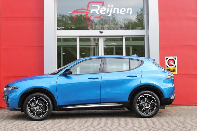 Alfa Romeo Tonale 1.5T 160PK AUTOMAAT Hybrid Ti | NIEUWE AUTO! | ELEKTRISCH BEDIENBARE VOORSTOELEN MET GEHEUGENFUNCTIE | HARMAN EN KARDON AUDIO | FULL LED KOPLAMPEN | 18" LICHTMETALEN VELGEN | CLIMATE CONTROL | NAVIGATIE | DRAADLOZE APPLE CARPLAY/ANDROID AUTO | ADAPTIVE CR