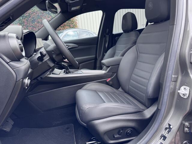 Alfa Romeo Tonale 1.5T Hybrid Ti | Schuifdak | H+K | BTW | Full Options! Nieuwstaat!