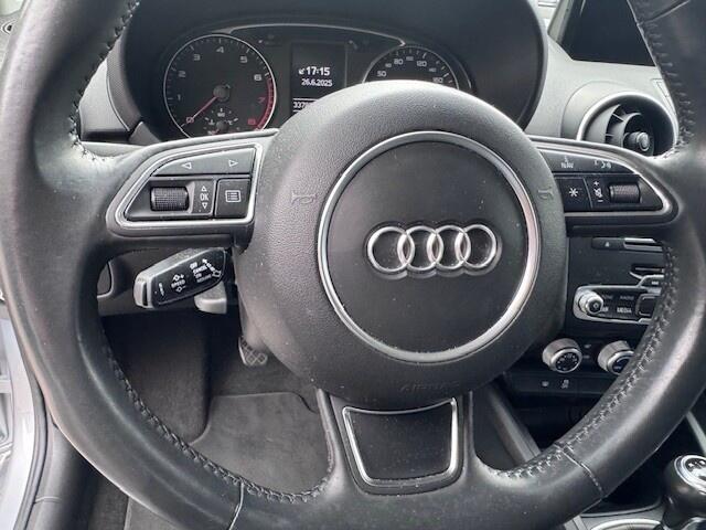 Audi A1 1.0 TFSI Adrenalin S-line en Navi. 17 inch. velgen