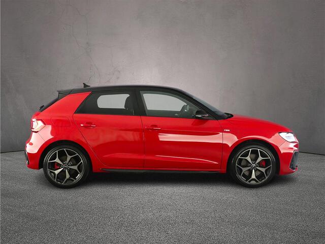 Audi A1 Sportback 35 TFSI S edition | SonoS | Onderstel regeling | Full-led | Optiek zwart | Ambient light | Carplay | S-Line | 18 inch | Dodehoek