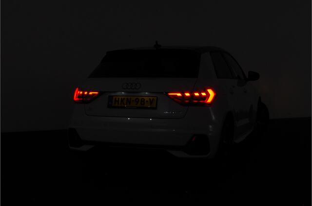 Audi A1 Sportback 30 TFSI S line > 116pk/Zwart dak/17inch/Glacier White/stoelverwarming...