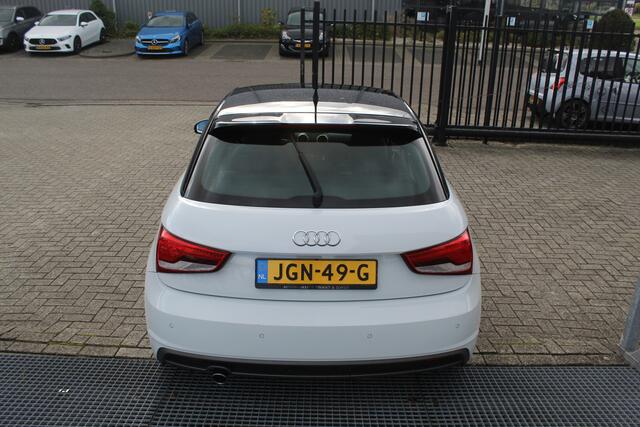 Audi A1 Sportback 1.0 TFSI Sport Pro Line S S-line/Navigatie/Stoelverwarming/Led voor en achter/Buitenspiegels verwarmd/Compleet onderhouden/Privacy glass/ Parkeersensoren