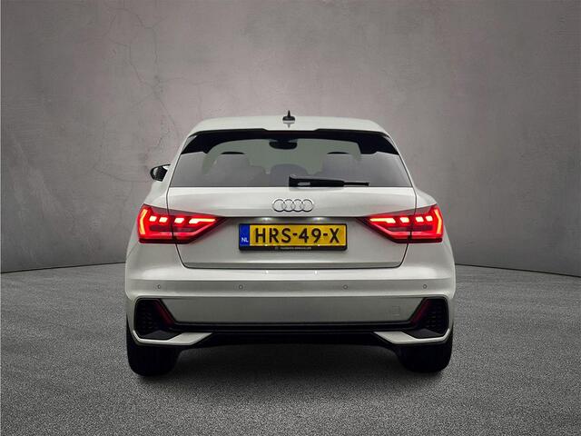 Audi A1 Sportback 25 TFSI S edition | Full-led | Carplay | Parkeersensoren | Ambient lighting | Optiekzwart |