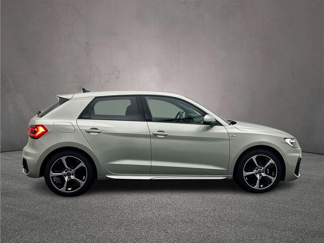 Audi A1 Sportback 25 TFSI S edition | Full-led | Carplay | Parkeersensoren | Ambient lighting | Optiekzwart |