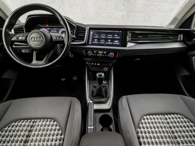 Audi A1 Sportback 25 TFSI Sport (APPLE CARPLAY, GROOT NAVI, CAMERA, CLIMATE, GETINT GLAS, PARKEERSENSOREN, SPORTSTOELEN, LM VELGEN, CRUISE, NIEUWSTAAT)