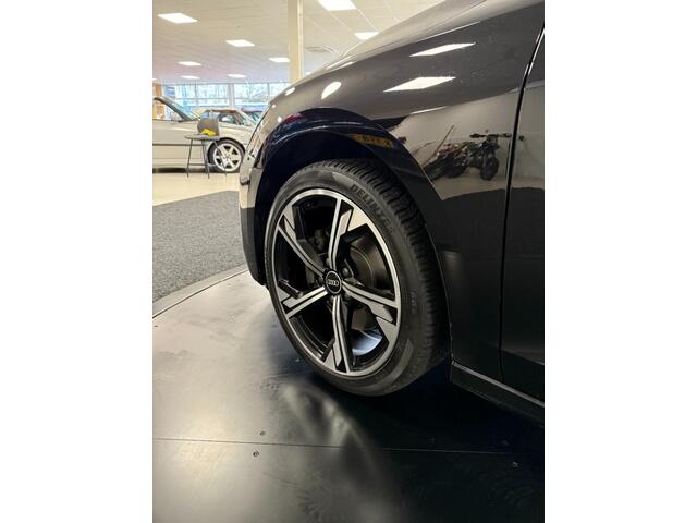 Audi A3 30 TFSI ambient light S-tronic Carplay Lane assist