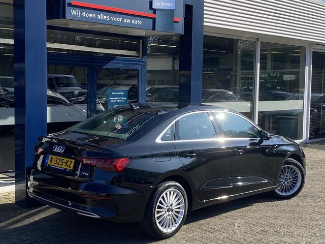 Audi A3 Limousine 30 TFSI Business edition / Automaat / NL-Auto / 1e-Eigenaar / Apple-Carplay & Android-Auto / Adaptieve Cruise-Control / Climate-Control / Draadloze-Telefoonlader / DAB Radio-Bluetooth / Navi / Flippers / LED verlichting / PDC V+A / 17'' LMV / EN