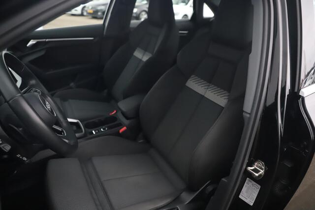 Audi A3 Limousine 30 TFSI Advanced edition Automaat 18 inch RS Look Velgen Sportstoelen Full LED Navigatie Carplay Android Clima Cruise Lane Assist