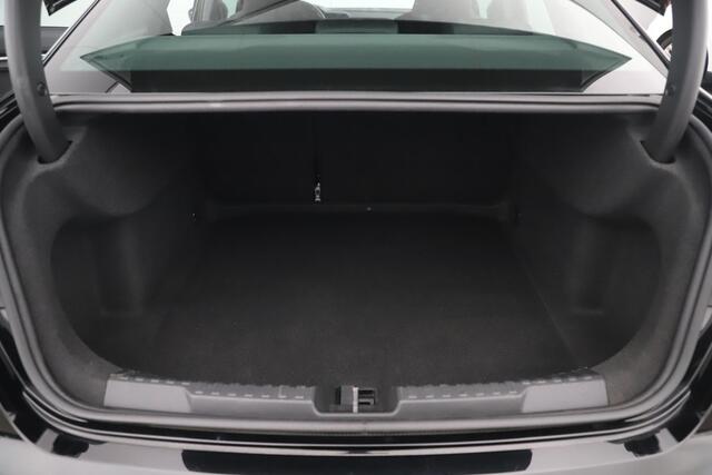 Audi A3 Limousine 30 TFSI Advanced edition Automaat 18 inch RS Look Velgen Sportstoelen Full LED Navigatie Carplay Android Clima Cruise Lane Assist