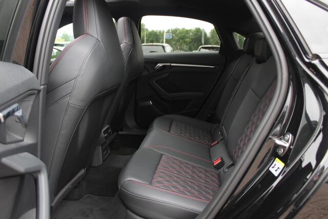 Audi A3 Limousine 30 TFSI S edition / Panoramadak / Camera / Head-up / Luxe Leder / B&O / Carbon spoiler / Dodehoek / Navigatie / ACC / DAB