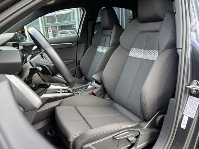 Audi A3 Limousine 35 TFSI edition one / Apple Carplay/ Android Auto / BTW / Digital Cockpit / Keyless / Camera / Stoelverwarming /