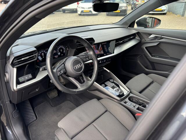 Audi A3 Limousine 35 TFSI edition one / Apple Carplay/ Android Auto / BTW / Digital Cockpit / Keyless / Camera / Stoelverwarming /