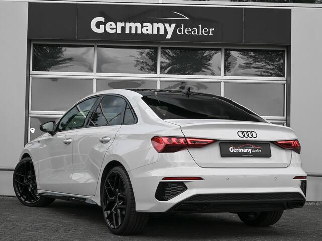 Audi A3 Limousine 35TFSI S edition RS-Zetels 19-Inch ACC M-Led Navi RS-Stuur Virtual Lane