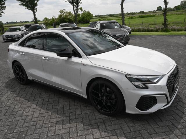 Audi A3 Limousine 35TFSI S edition RS-Zetels 19-Inch ACC M-Led Navi RS-Stuur Virtual Lane