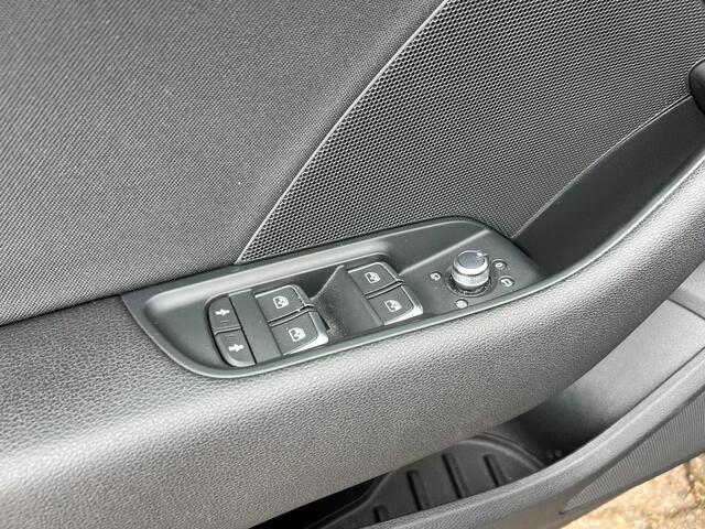 Audi A3 35TFSI 150 PK, S-Line, Camera, Keyless, Trekhaak, NIeuwstaat!