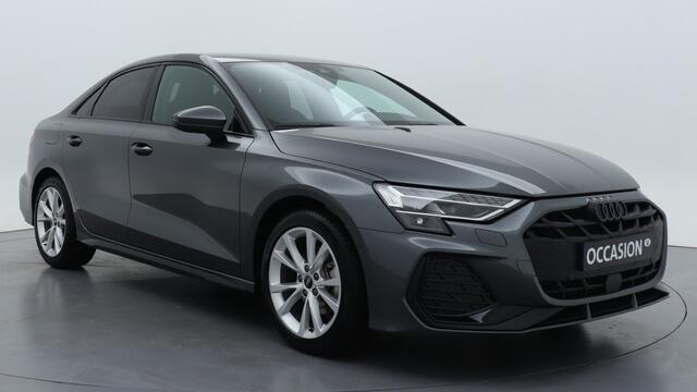 Audi A3 Limousine 30 TFSI S edition | PDC V+A | Camera | Zwart optiek | Audi Sound | Privacy glas |