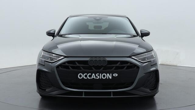 Audi A3 Limousine 30 TFSI S edition | PDC V+A | Camera | Zwart optiek | Audi Sound | Privacy glas |