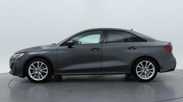 Audi A3 Limousine 30 TFSI S edition | PDC V+A | Camera | Zwart optiek | Audi Sound | Privacy glas |