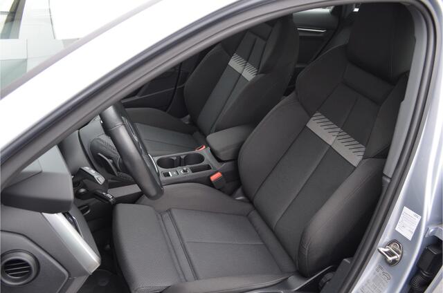 Audi A3 Limousine 35 TFSI Business edition Virtual Cockpit | Carplay | Sportstoelen | Navi | NL auto | LED koplampen