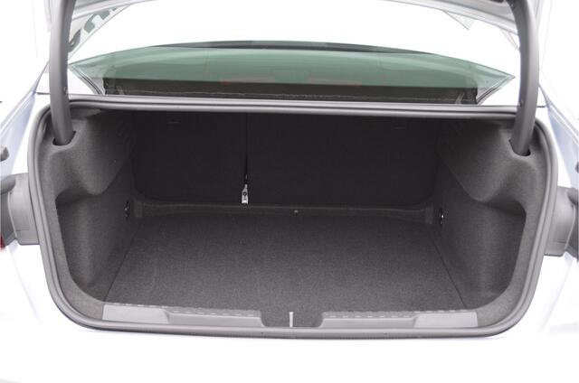 Audi A3 Limousine 35 TFSI Business edition Virtual Cockpit | Carplay | Sportstoelen | Navi | NL auto | LED koplampen