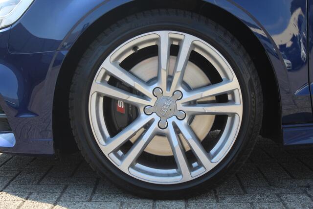 Audi A3 Limousine 2.0 TFSI S3 quattro Panoramadak/Navigatie/Virtual cockpit/Parkeersensoren rondom/Apple carplay/Adaptive cruise control/Stoelverwarming/Climate control/DAB/18'' Lichtmetalen velgen.