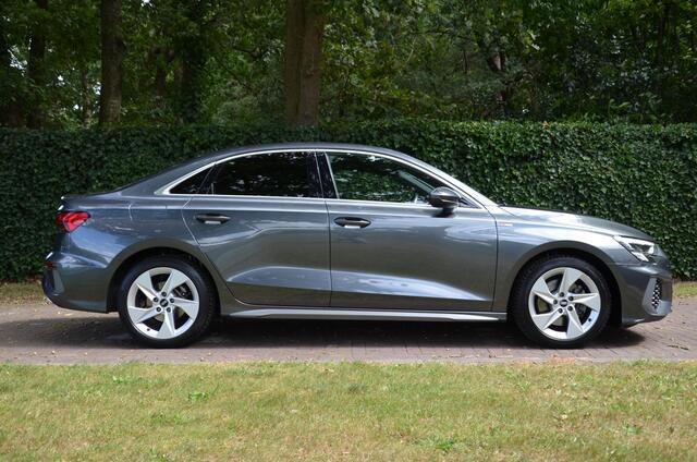 Audi A3 Limousine 30 TFSI S Line Edition Automaat/Navi/Pdc/Ecc/Virtual cockpit/Privacy glass/Cr-Controle/17-Inch Lmv/Bang&Olufsen/Nederlandse auto