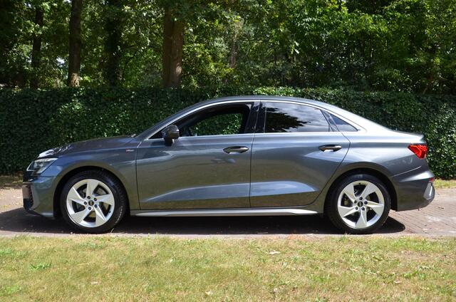 Audi A3 Limousine 30 TFSI S Line Edition Automaat/Navi/Pdc/Ecc/Virtual cockpit/Privacy glass/Cr-Controle/17-Inch Lmv/Bang&Olufsen/Nederlandse auto