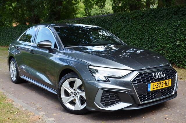 Audi A3 Limousine 30 TFSI S Line Edition Automaat/Navi/Pdc/Ecc/Virtual cockpit/Privacy glass/Cr-Controle/17-Inch Lmv/Bang&Olufsen/Nederlandse auto