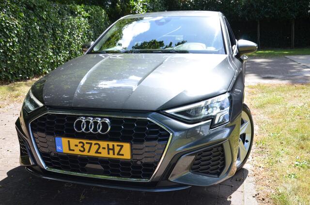 Audi A3 Limousine 30 TFSI S Line Edition Automaat/Navi/Pdc/Ecc/Virtual cockpit/Privacy glass/Cr-Controle/17-Inch Lmv/Bang&Olufsen/Nederlandse auto