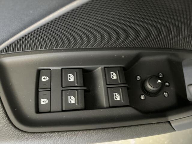 Audi A3 Limousine 30 TFSI 110pk S-tronic Edition One · S Line · Apple/Android Car Play · Navigatie · Afneembare Trekhaak · P-Sensoren · 18'' Inch · Garantie t/m 13-03-2028 of 100.000km