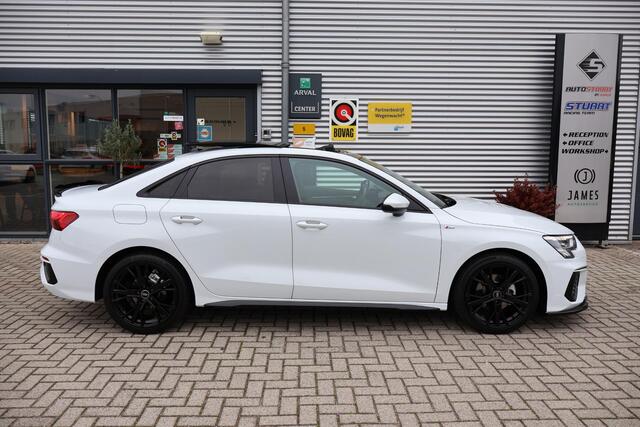 Audi A3 Limousine 30 TFSI S edition NL-Auto | Volledig Onderh. | 1e Eigenaar | PANO | BTW | Maxton | Matrix LED | Stoelverwarming | Pre Sense | Climate | Keyless | Carplay | Navi | PDC |