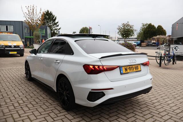Audi A3 Limousine 30 TFSI S edition NL-Auto | Volledig Onderh. | 1e Eigenaar | PANO | BTW | Maxton | Matrix LED | Stoelverwarming | Pre Sense | Climate | Keyless | Carplay | Navi | PDC |