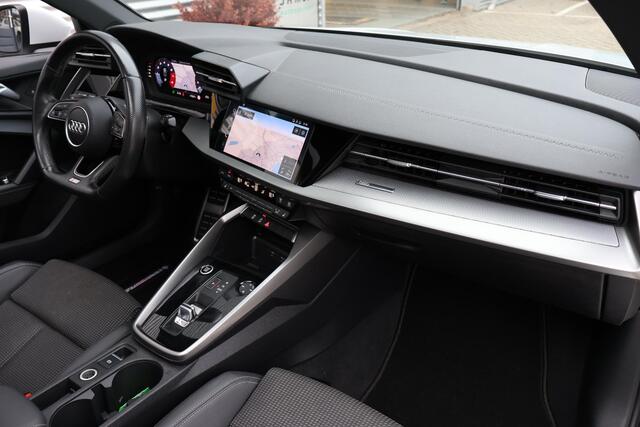 Audi A3 Limousine 30 TFSI S edition NL-Auto | Volledig Onderh. | 1e Eigenaar | PANO | BTW | Maxton | Matrix LED | Stoelverwarming | Pre Sense | Climate | Keyless | Carplay | Navi | PDC |