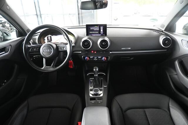 Audi A3 Limousine 1.6 TDI Design Automaat Clima Adaptieve cruise Navigatie Licht metaal Inruil mogelijk
