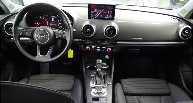 Audi A3 Limousine 35 TFSI Advance Sport Automaat, Privacy glas, Sportstoelen, Trekhaak-Dealer onderhouden