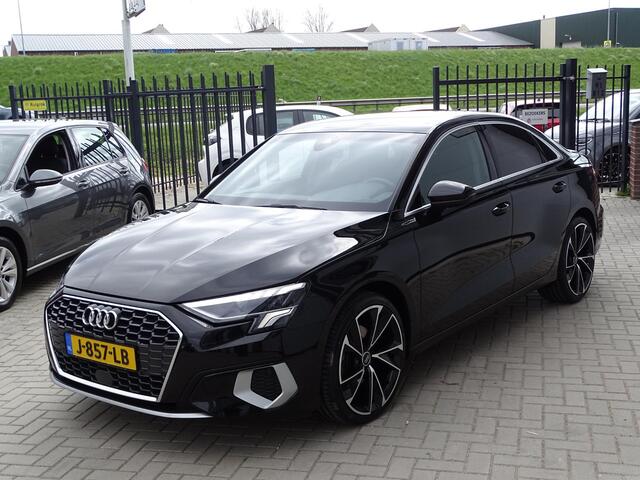 Audi A3 Limousine 35 TFSI S line edition Automaat, F1-Flippers, Sport Interieur, Key-Less, Navigatie, Multimedia, Airco/ECC, CruiseControl, Parkeersensoren, LM-velgen, Led