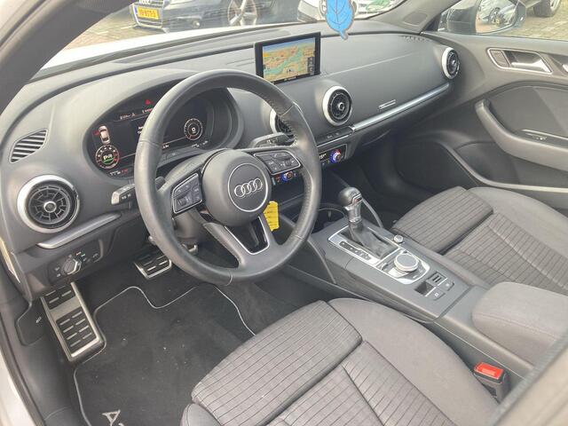 Audi A3 Limousine 35 TFSI/150PK S-tronic S Line · Panoramadak · Trekhaak · Camera + parkeersensoren