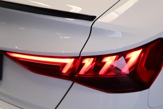 Audi A3 Limousine 35 TFSI S edition 2x S-line Panoramadak Sfeerverlichting