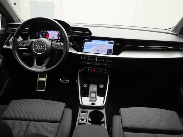 Audi A3 Limousine 30 TFSI/110PK S-tronic Advanced edition · Camera · Trekhaak · Apple/Android Car Play · Navigatie