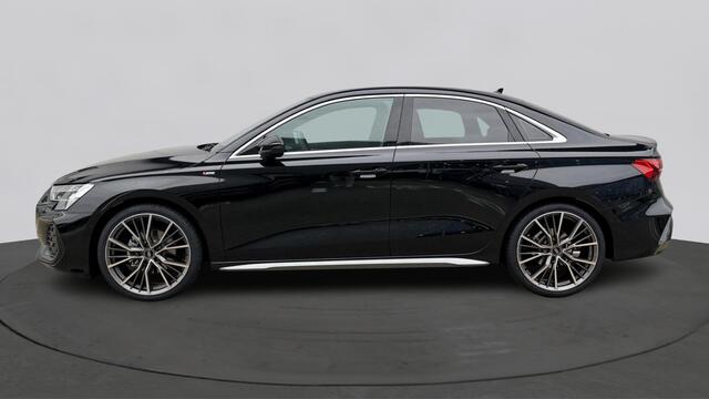 Audi A3 Limousine 30 TFSI 116Pk S Edition / Stoelverwarming / Camera / 19'' LMV