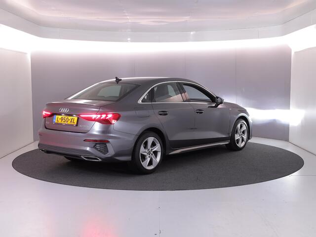 Audi A3 Limousine 30 TFSI S edition 110 pk S-tronic | Navigatie | Parkeersensoren achter | LED koplampen | Stoelverwarming | S-Line |