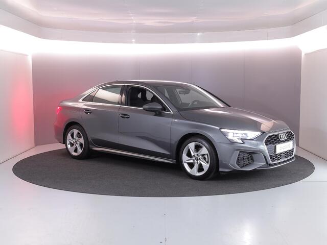 Audi A3 Limousine 30 TFSI S edition 110 pk S-tronic | Navigatie | Parkeersensoren achter | LED koplampen | Stoelverwarming | S-Line |