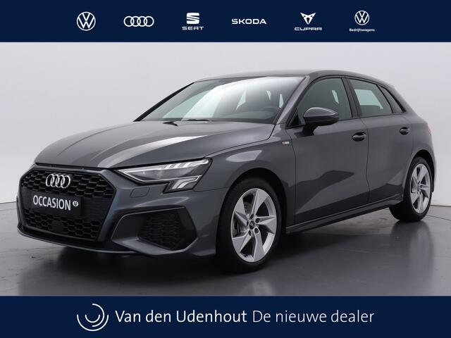 Audi A3 SPORTBACK 30 TFSI S edition | Zwart Optiek | 17" LMV | Phone box | PDC |